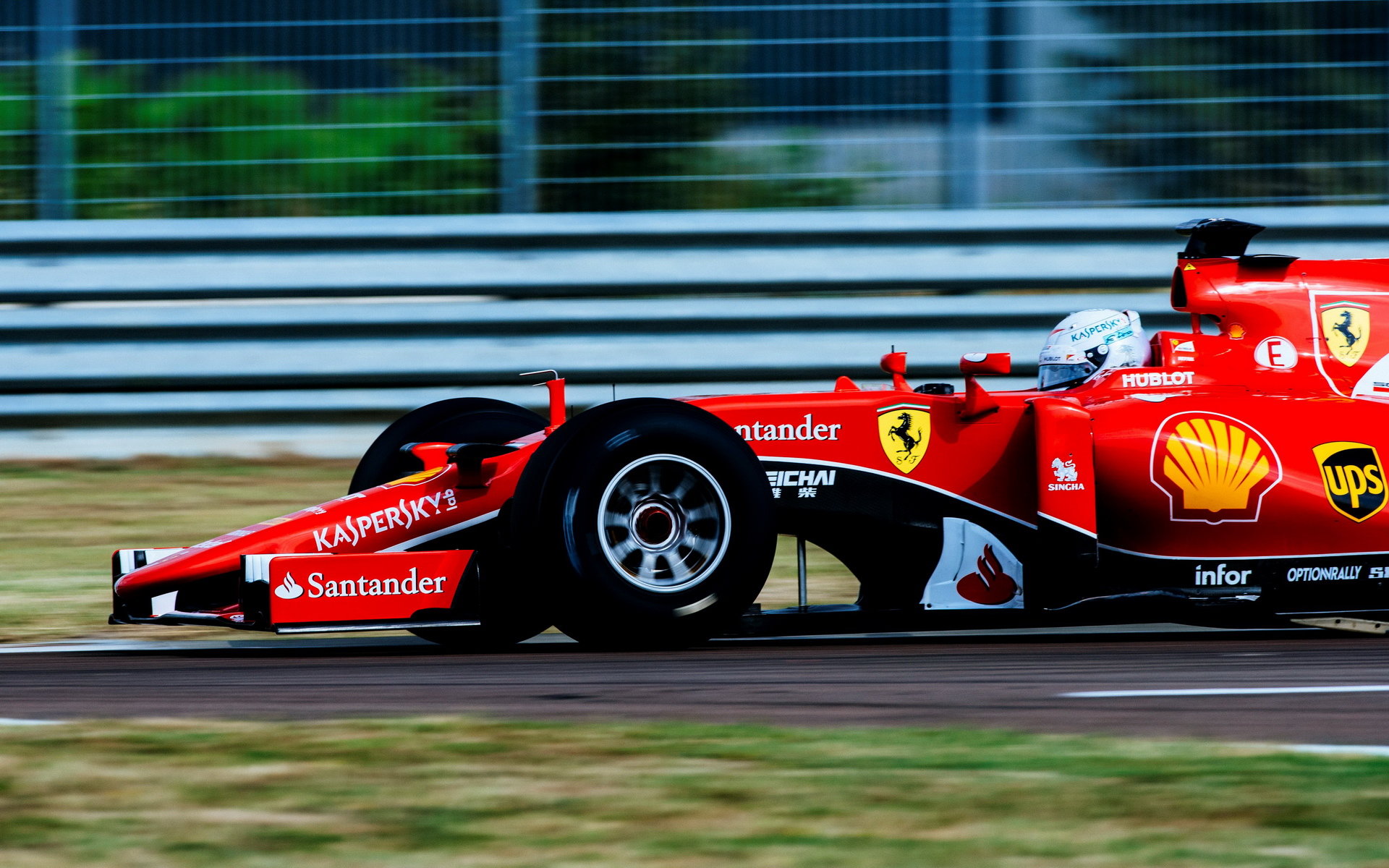 Test pneumatik Pirelli pro sezónu 2017 ve Fioranu
