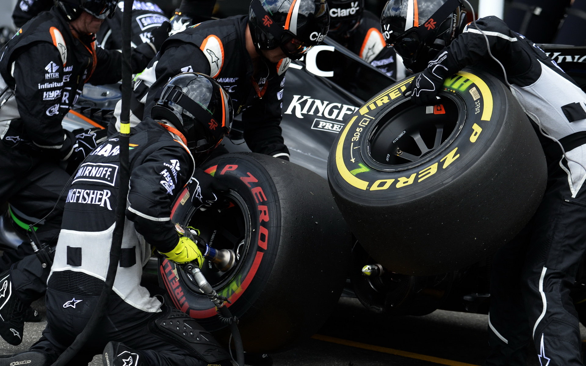 Výměna pneumatik týmu Force India závodě v Německu