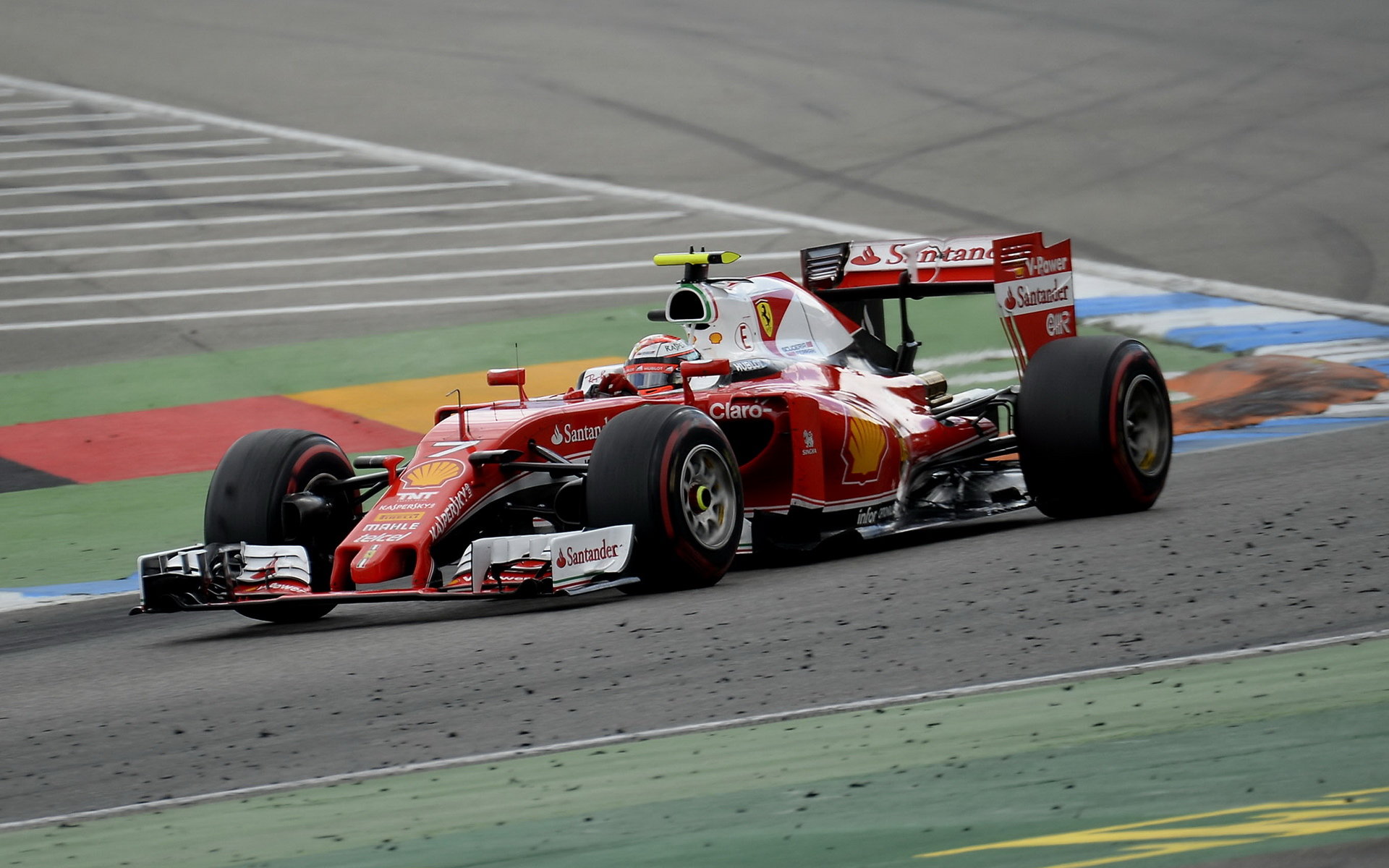 Po návratu k Ferrari Kimi stále čeká na jubilejní desáté vítězství pro Maranello