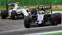 Sergio Pérez a Valtteri Bottas v kvalifikaci v Německu