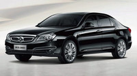 Čínská automobilka BAIC koupila platformu Mercedesu, na snímku sedan Senova D80.