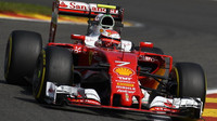 Kimi Räikkönen při pátečním tréninku v Belgii