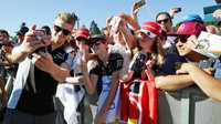 Nico Hülkenberg při autogramiádě v Belgii