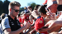 Nico Hülkenberg při autogramiádě v Belgii