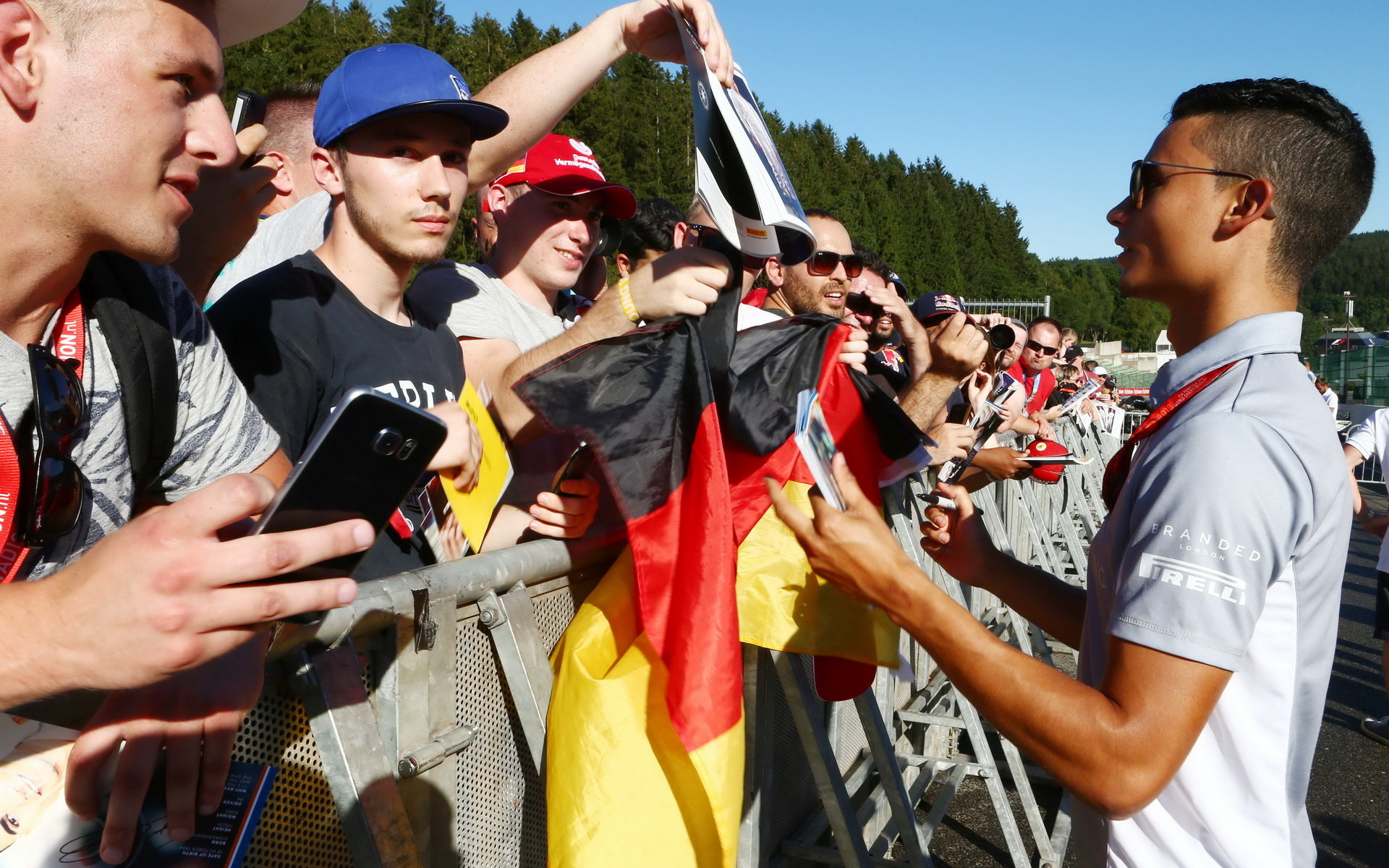 EstPascal Wehrlein při autogramiádě v Belgii