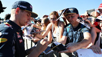 Max Verstappen při autogramiádě v Belgii