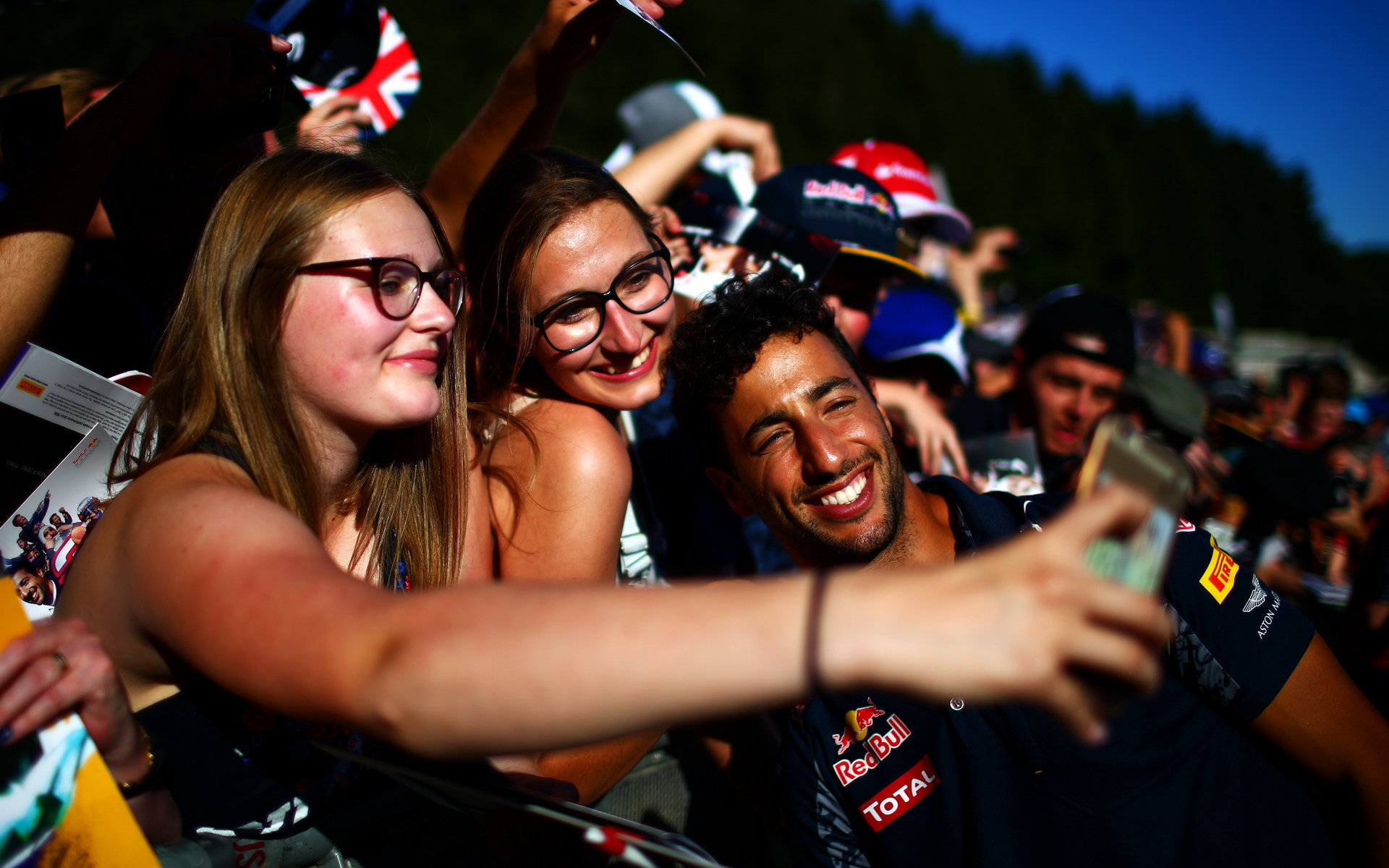 Daniel Ricciardo při autogramiádě v Belgii