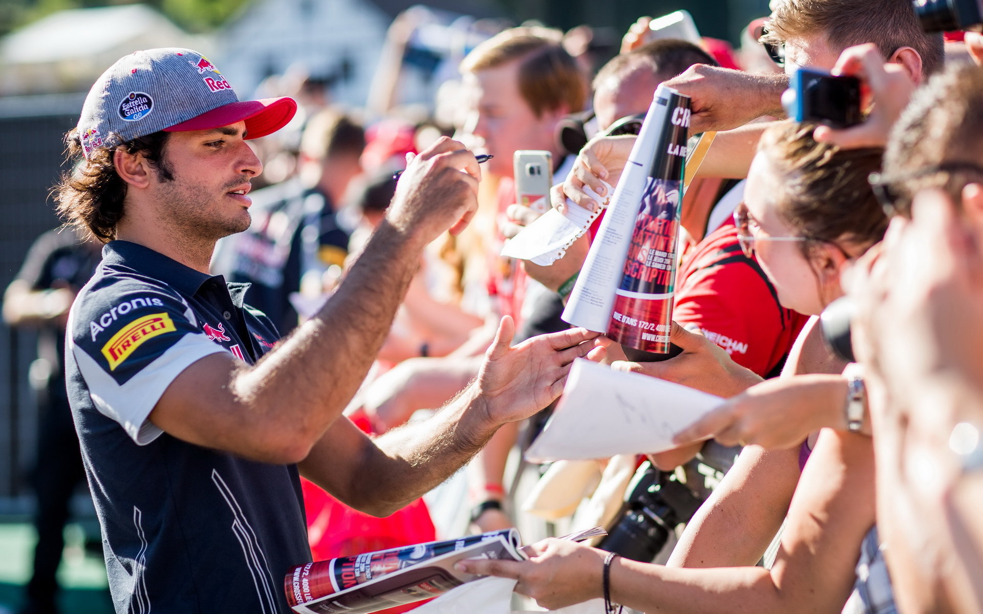 Carlos Sainz při autogramiádě v Belgii