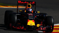 Daniel Ricciardo při pátečním tréninku v Belgii