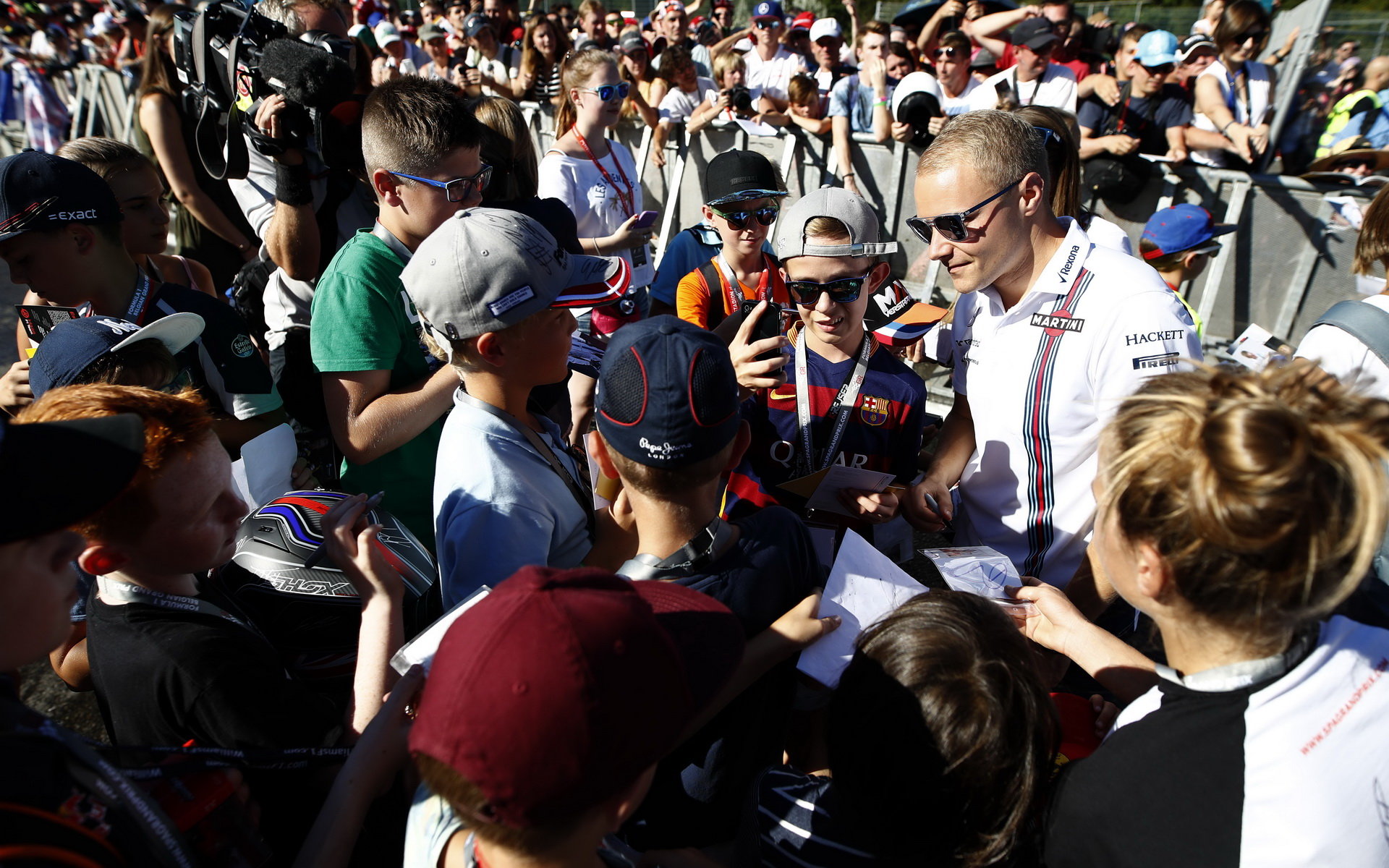 Valtteri Bottas při autogramiádě v Belgii