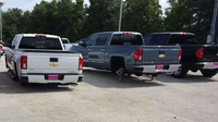 Krádež kol v texaském dealerství Chevroletu.
