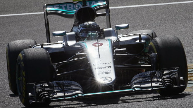 Nico Rosberg v 1. tréninku svého týmového kolegu předčil