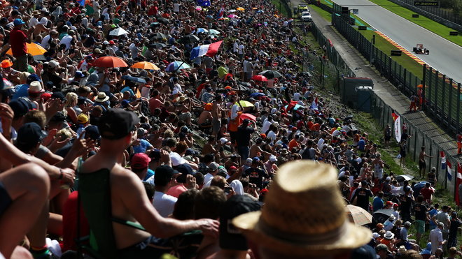 Diváci se musí F1 opět přiblížit, tvrdí Coulthard