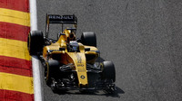 Kevin Magnussen v pátečním tréninku v Belgii