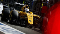 Kevin Magnussen v pátečním tréninku v Belgii