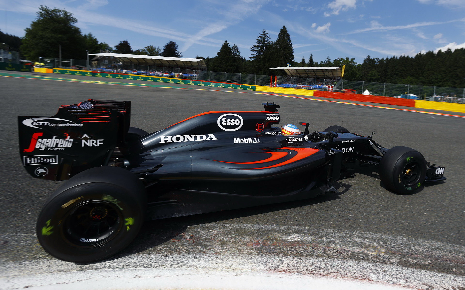Belgie McLarenu s Hondou moc neseděla, Fernando Alonso v ní přesto po startu z poslední řady dojel sedmý