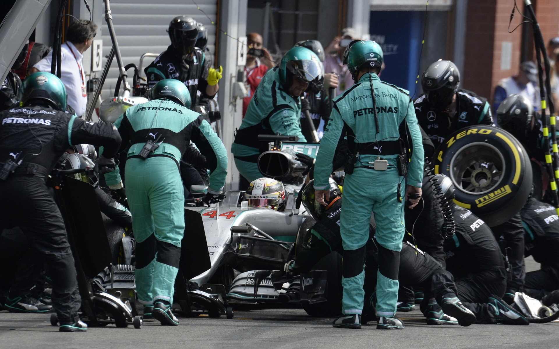 Lewis Hamilton v závodě v Belgii