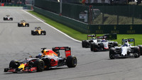 Daniel Ricciardo v závodě v Belgii