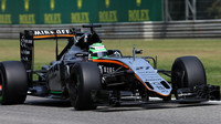 Nico Hülkenberg při pátečním tréninku na Monze