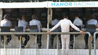 Pitwall týmu Manor v kvalifikaci na Monze