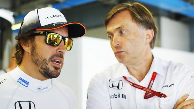 Fernando Alonso a Jost Capito v Monze