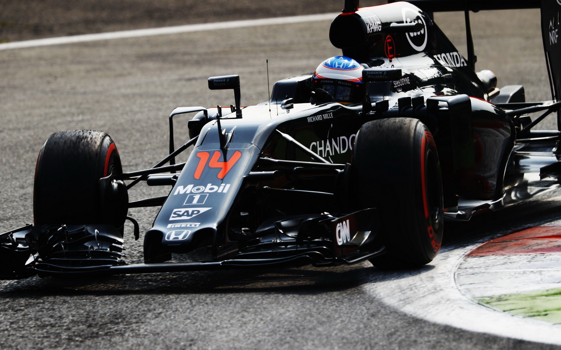 Podaří se Fernandovi Alonsovi v některém ze zbývajících letošních závodů porazit Ferrari?