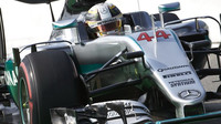 Lewis Hamilton potřebuje v klidu vyhodnotit situaci