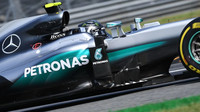 Nico Rosberg při pátečním tréninku na Monze