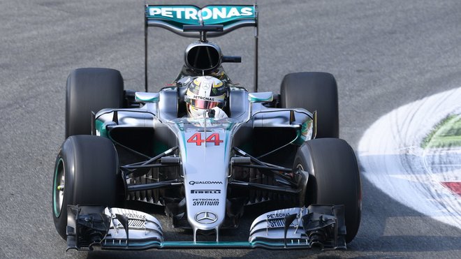Lewis Hamilton byl po Q1 v čele průběžného pořadí