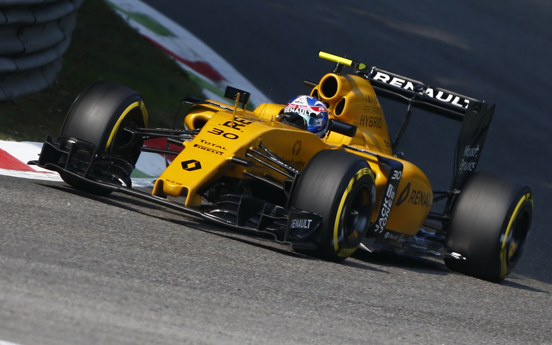 Jolyon Palmer při pátečním tréninku na Monze