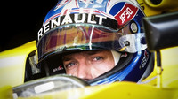 Jolyon Palmer při pátečním tréninku na Monze