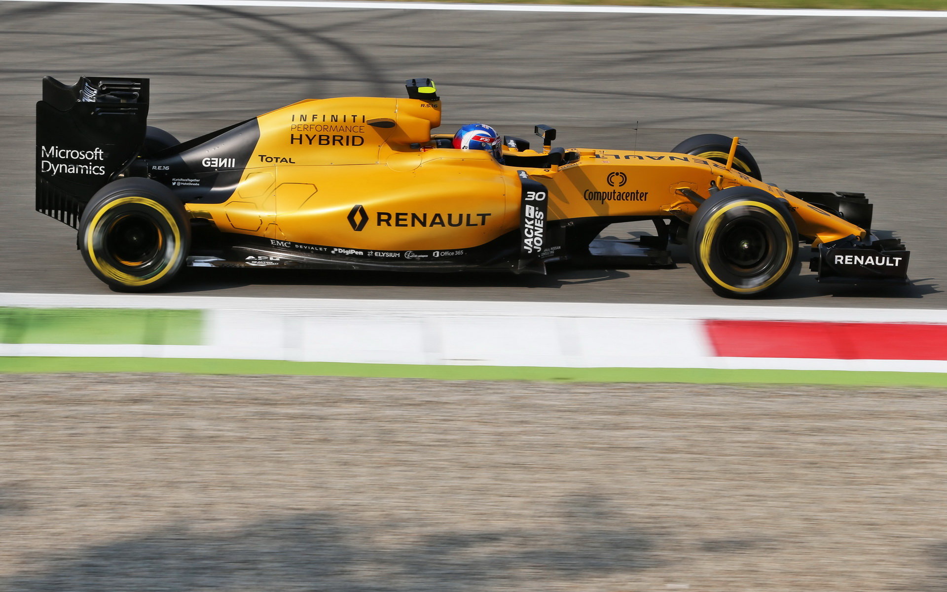 Jolyon Palmer při pátečním tréninku na Monze