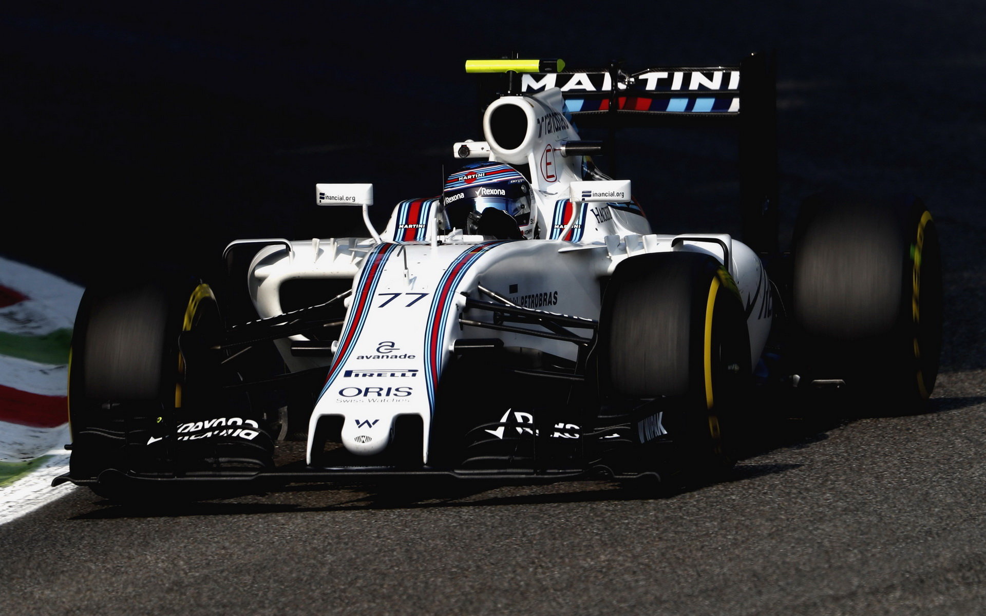 Valtteri Bottas při pátečním tréninku na Monze