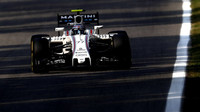 Valtteri Bottas při pátečním tréninku na Monze