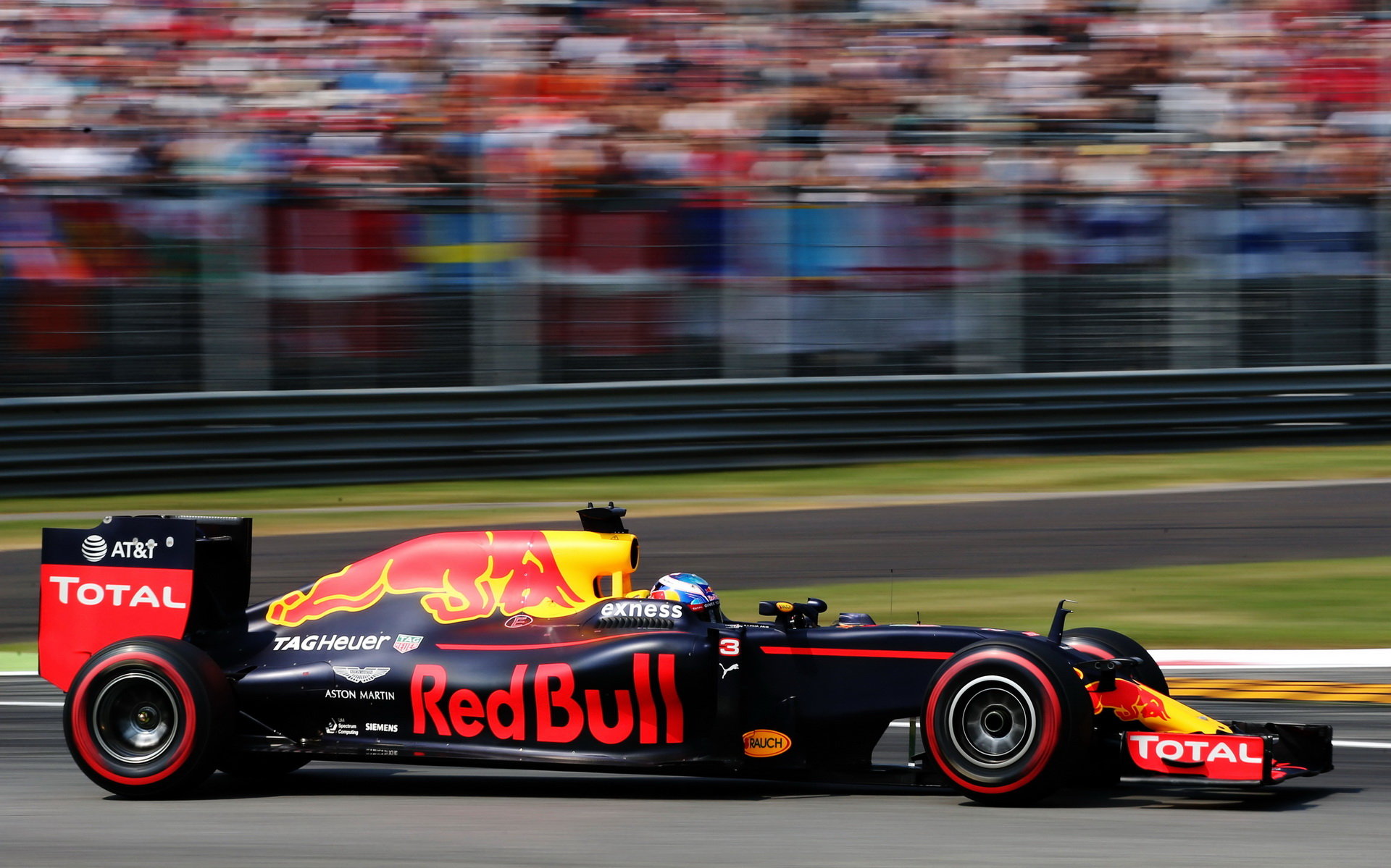Daniel Ricciardo v Monze dojel pátý za Mercedesy a Ferrari