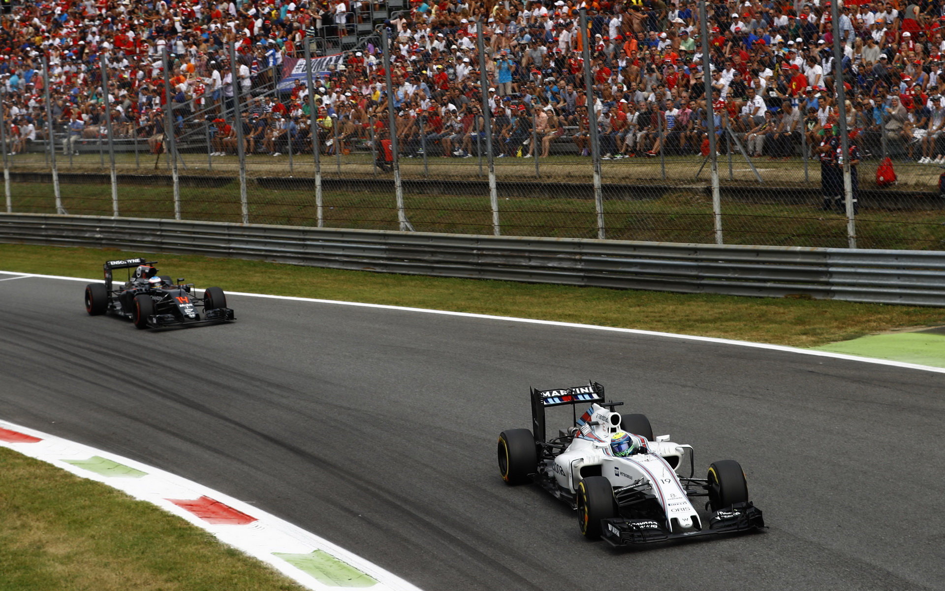 Felipe Massa a Fernando Alonso v závodě na Monze
