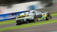 Aston Martin Vantage #97 posádky Richie Stanaway, Darren Turner