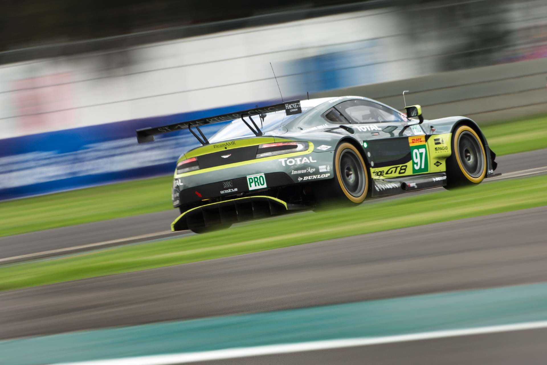 Aston Martin Vantage #97 posádky Richie Stanaway, Darren Turner