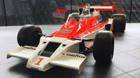 McLaren M26 Jamese Hunta vystavený ve Wokingu