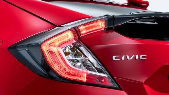 Do Paříže míří Honda Civic desáté generace s karosérií hatchback.