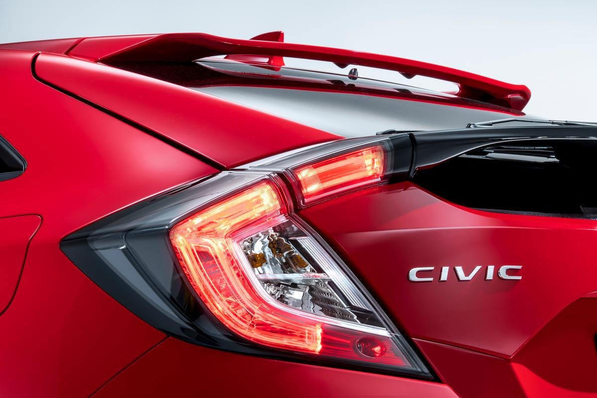 Do Paříže míří Honda Civic desáté generace s karosérií hatchback.