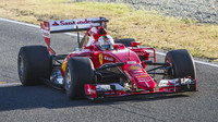 Sebastian Vettel s Ferrari druhý den testů širších pneumatik pro rok 2017 v Barceloně