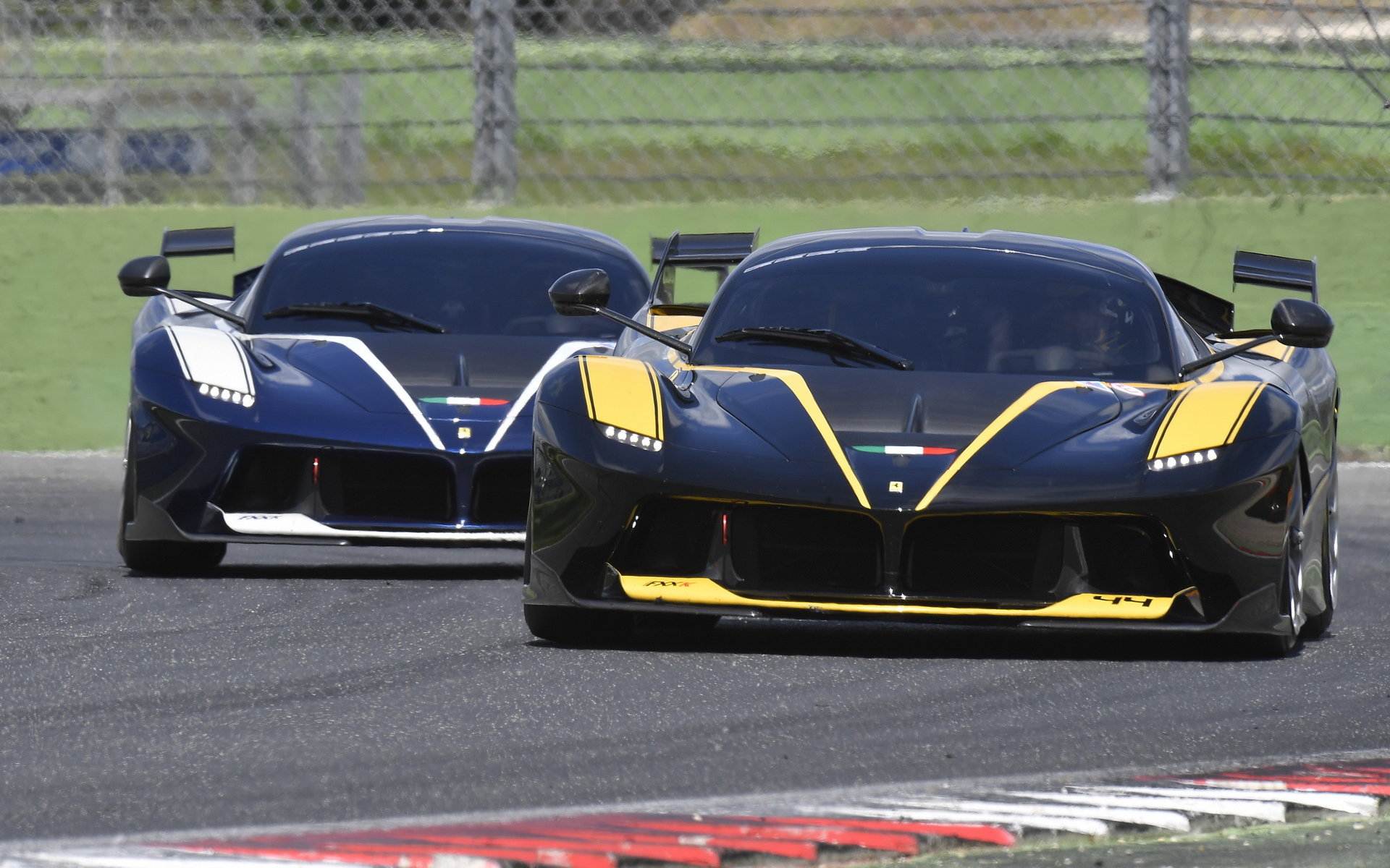 Ferrari FXX v akci na Hockenheimu