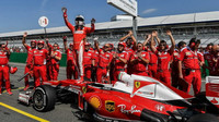 Své umění ukázal čtyřnásobný šampion F1 Sebastian Vettel