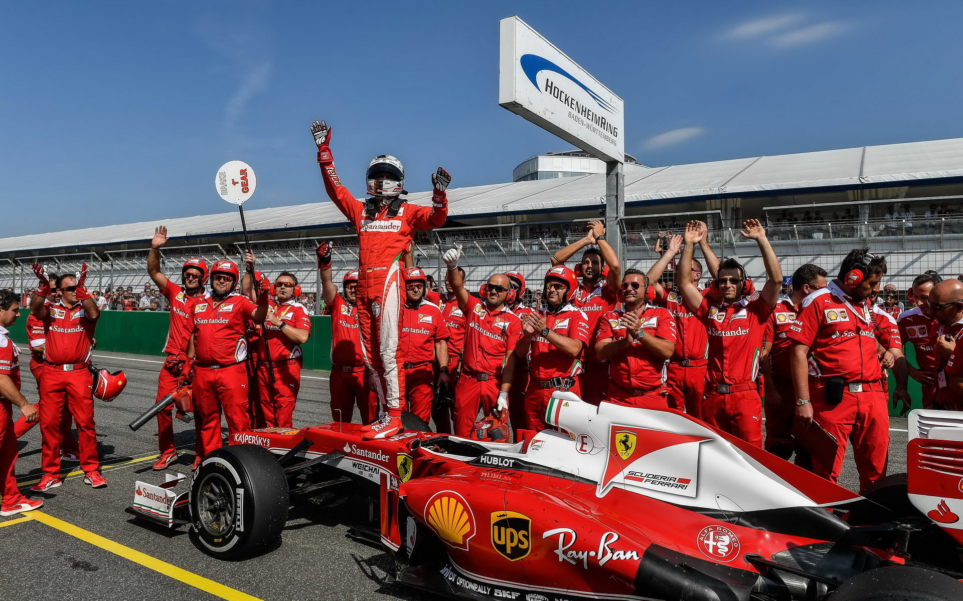 Své umění ukázal čtyřnásobný šampion F1 Sebastian Vettel