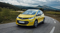 Opel Ampera-e ujede všem svým nejbližším rivalům.