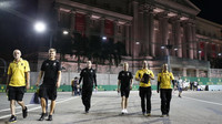 Kevin Magnussen se seznamuje s tratí v Singapuru