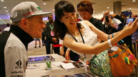 Nico Hülkenberg při autogramiádě v Singapuru