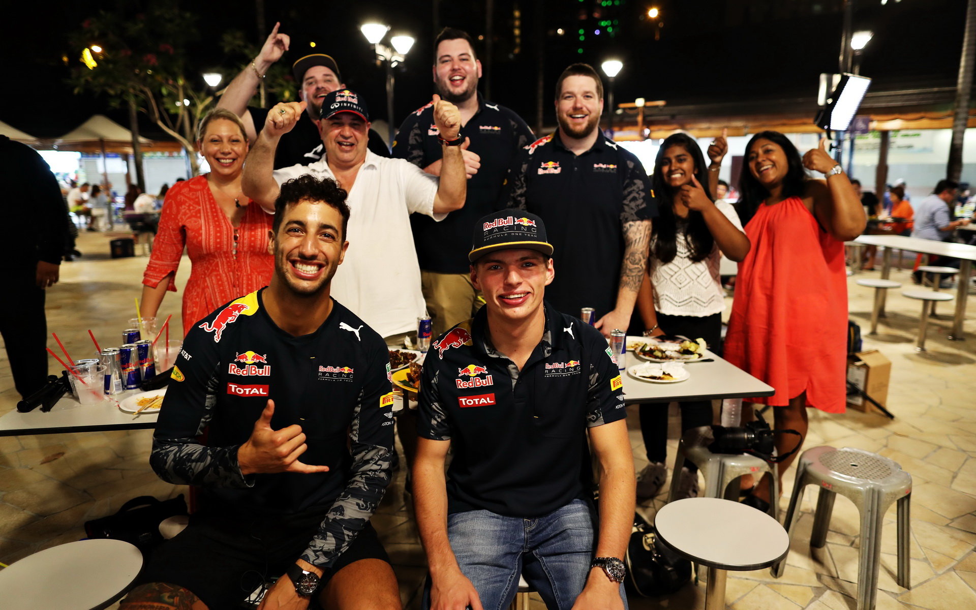 Daniel Ricciardo a Max Verstappen v Singapuru