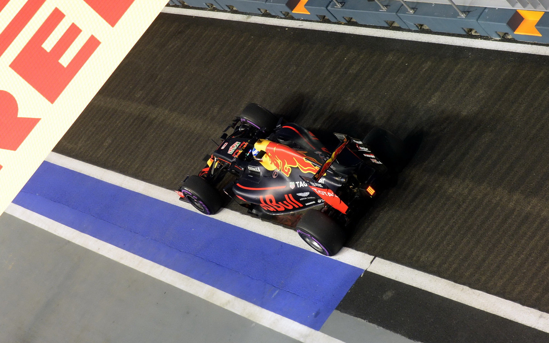 Daniel Ricciardo při pátečním tréninku v Singapuru